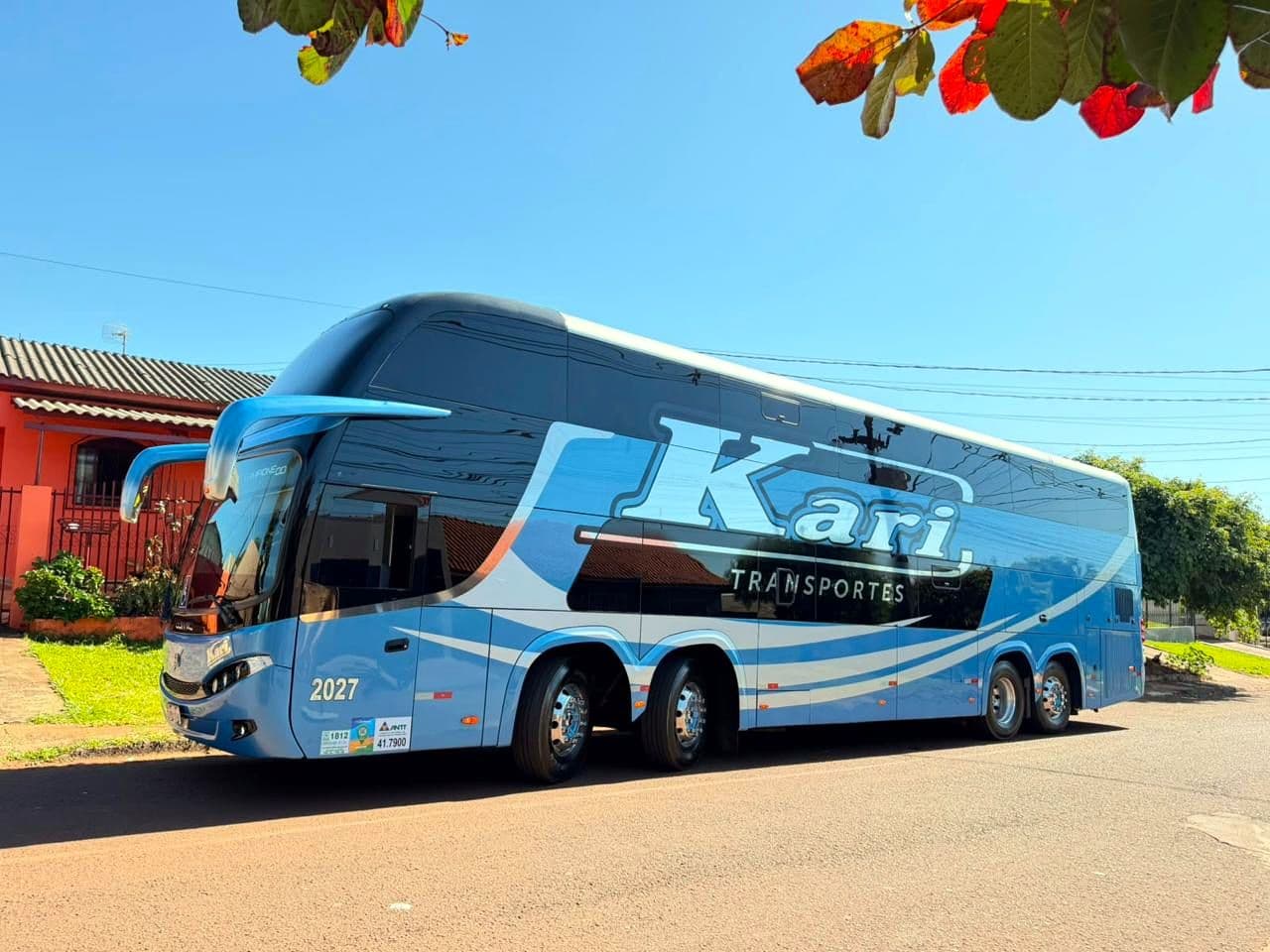 Ônibus double deck da Kari Transportes